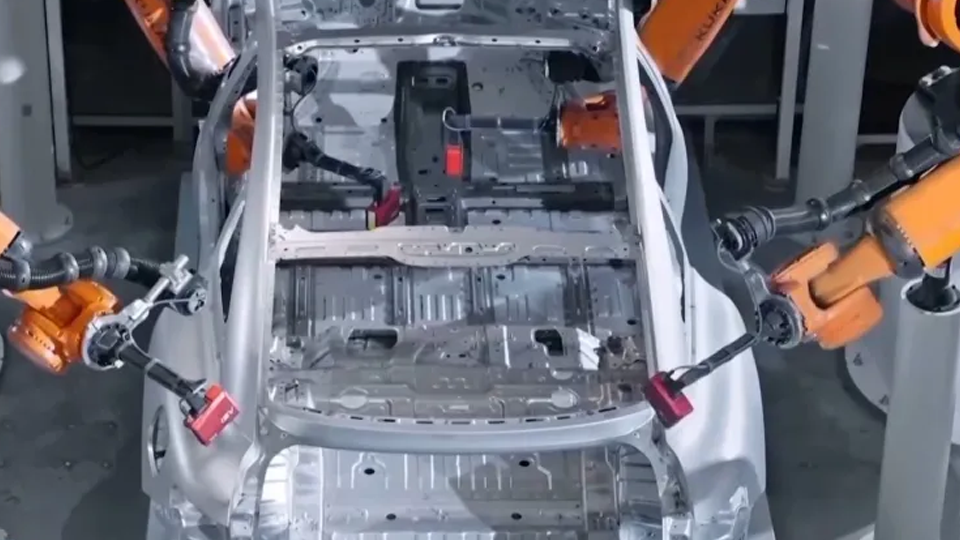 央視新聞《感受活力》欄目走進北汽智能工廠 感受高端制造和硬核產(chǎn)品